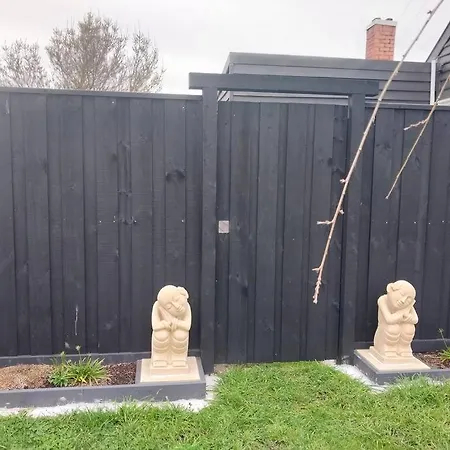 Zen Out On Surrey Villa Alfredton Exterior photo